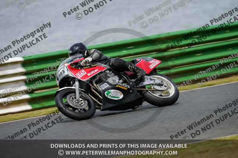 Vintage motorcycle club;eventdigitalimages;mallory park;mallory park trackday photographs;no limits trackdays;peter wileman photography;trackday digital images;trackday photos;vmcc festival 1000 bikes photographs